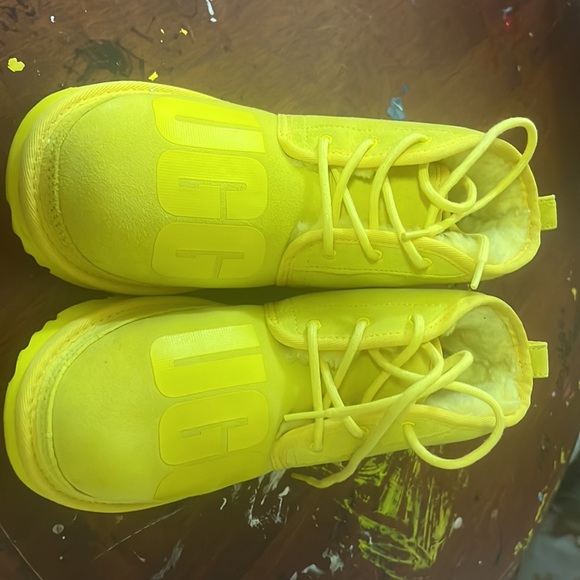 Yellow uggs - Picture 2 of 4